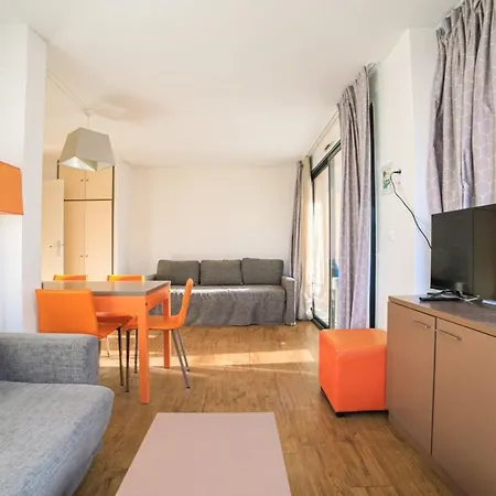 Air Conditioned With Furnished Terrace Swimming Pool & Parking Apartamento Cannes