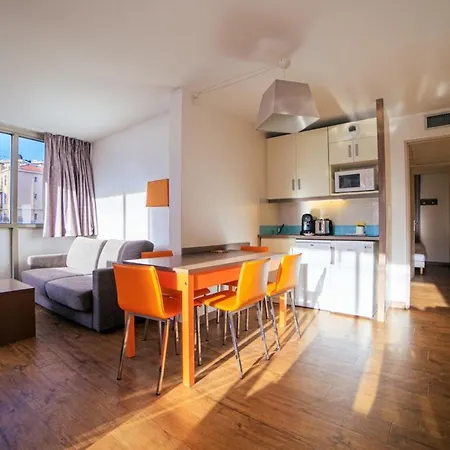 Air Conditioned With Furnished Terrace Swimming Pool & Parking Apartamento *