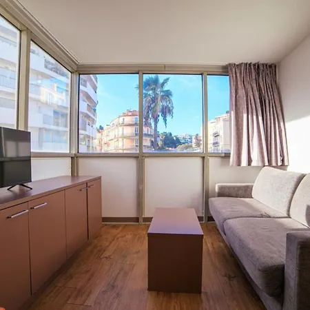 Apartamento Air Conditioned With Furnished Terrace Swimming Pool & Parking Cannes
